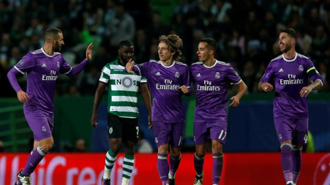 Benzema, Modric, Varane y Ramos celebran un gol. / TIAGO PETINGA (EFE)