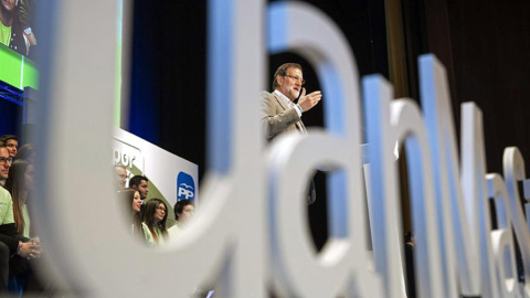 Mariano Rajoy, durante su intervención en un mitin en la localidad almeriense de Roquetas de Mar. EFE/Miguel Angel Molina