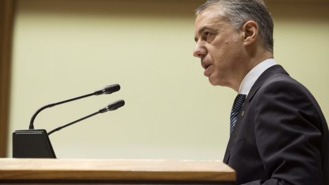 El lehendakari en funciones, Iñigo Urkullu, expone su proyecto en el pleno de investidura del Parlamento Vasco, al que también se presenta la candidata de EH Bildu, Maddalen Iriarte. EFE/Adrián Ruiz De Hierro