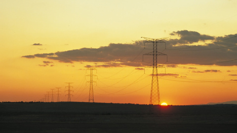 Línea de doble circuito de la red de transporte. RED ELÉCTRICA