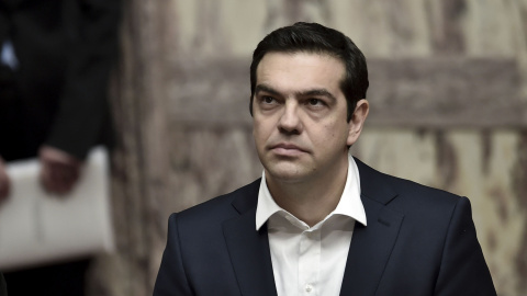 El primer ministro griego Alexis Tsipras asiste a la ceremonia de juramento del nuevo presidente electo Prokopis Pavlopoulos en el parlamento de Atenas./ REUTERS-Aris Messinis/Pool