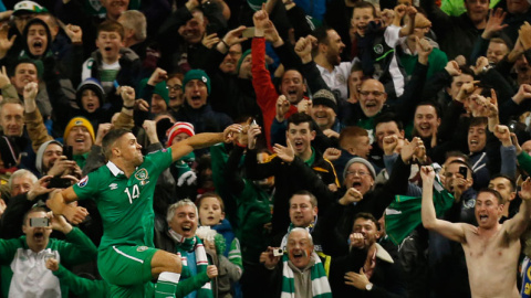 Walters celebra su primer gol a Bosnia. Reuters / Cathal McNaughton