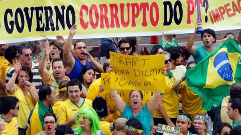 Manifestantes en Brasil protestan contra la corrupción en el país. REUTERS