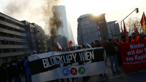 El grupo anticapitalista Blockupy había convocado para hoy una jornada de protesta en la que calculaban que al menos 10.000 personas llegadas de toda Europa acudirían./ REUTERS