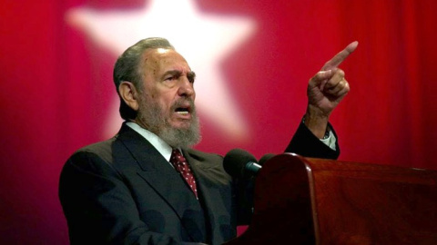 Imagen de archivo de Fidel Castro dando un discurso. REUTERS