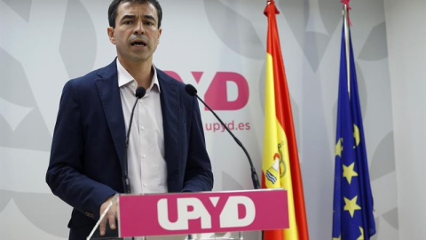 El líder de UPyD, Andrés Herzog, en rueda de prensa. EFE