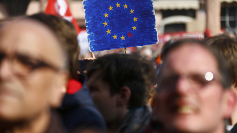 Concentración contra las políticas de austeridad en la UE en el centro histórico de Fráncfort. REUTERS/Kai Pfaffenbach