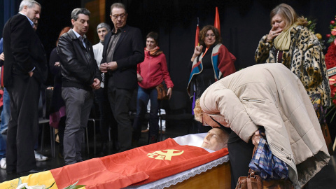 Acto de despedida y homenaje al escritor Marcos Ana que ha tenido lugar este sábado en el Auditorio Marcelino Camacho de CCOO en Madrid. EFE/Fernando Villar