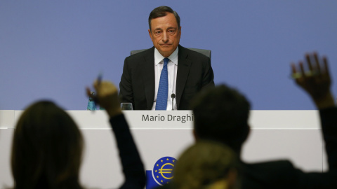 El presidente del BCE, Mario Draghi, durante la rueda de prensa tras la reunión del consejo de gobierno de la entidad. REUTERS/Ralph Orlowski