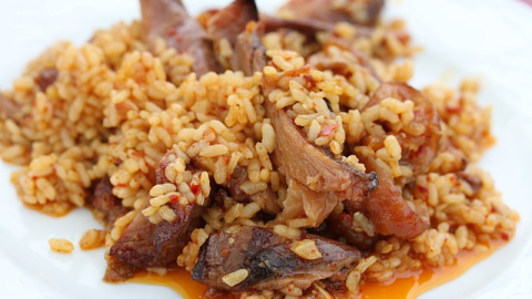 Arroz con pato confitado.