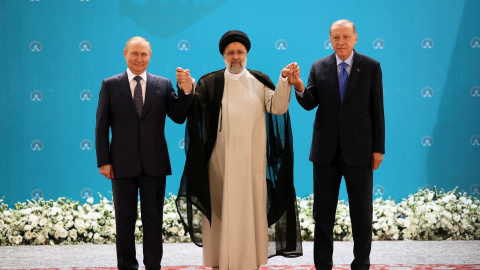 El presidente ruso, Vladimir Putin, el presidente iraní, Ebrahim Raisi, y el presidente turco, Tayyip Erdogan. -Sputnik/Sergei Savostyanov