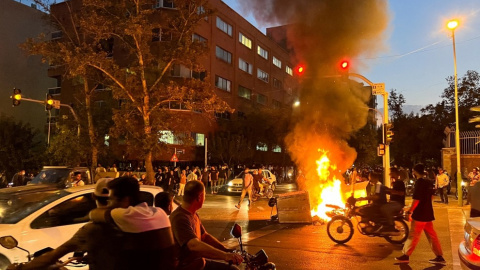 Las protestas continúan en Teherán y otras ciudades de Irán tras la muerte de Mahsa Amini después de su detención por parte de la Policía de la Moral. -WERS ASIA NEWS AGENCY / REUTERS