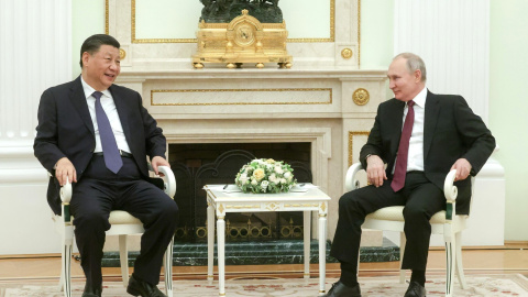 El presidente chino Xi Jinping se reúne con el presidente ruso Vladimir Putin en el Kremlin, a 20 de marzo de 2023, en Moscú (Rusia). Foto: Kermlin / Dpa