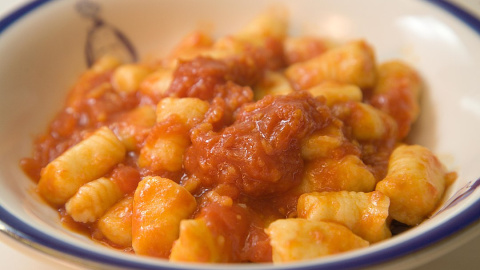 Gnocchis con salsa de tomate.