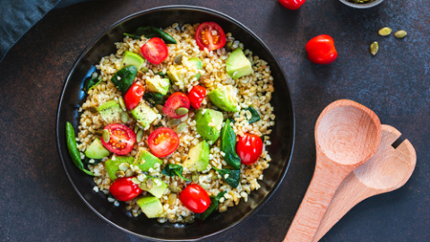 Ensalada de bulgur y aguacate. 