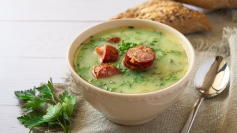 Caldo verde portugués. 