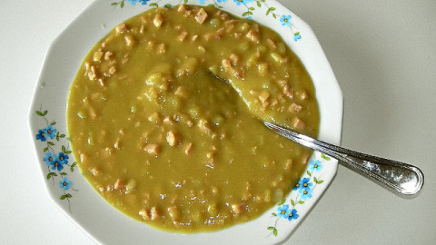 Sopa de guisantes secos. 