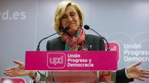 Rosa Díez, durante la rueda de prensa de este lunes./ EFE