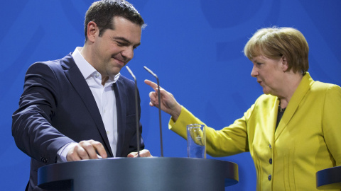 Tsipras y Merkel, durante su comparecencia de este lunes. REUTERS/Hannibal Hanschke