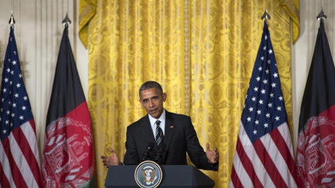 El presidente de EE.UU., Barack Obama, habla junto a su homólogo de Afganistán, Ashraf Gani (no en la foto) en rueda de prensa.- EFE