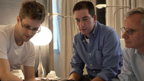 Snowden, con Gleen Greenwald y Ewan MacAskill.