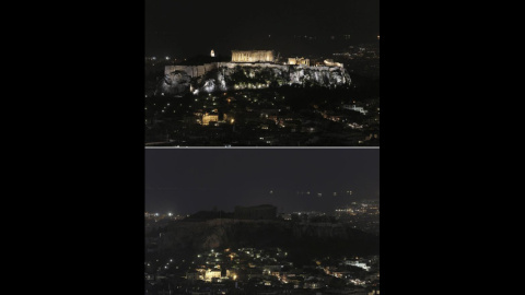 La Acrópolis, en Atenas, en otro combo antes y durante la hora del planeta. - EFE