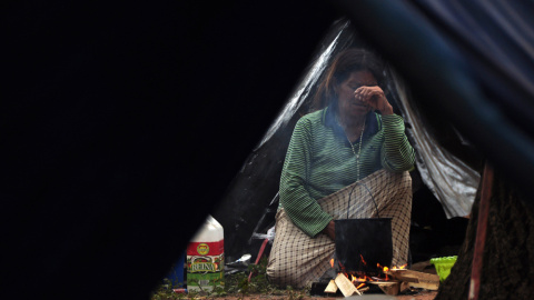 Una mujer en un campamento en Asunción, Paraguay. - AFP