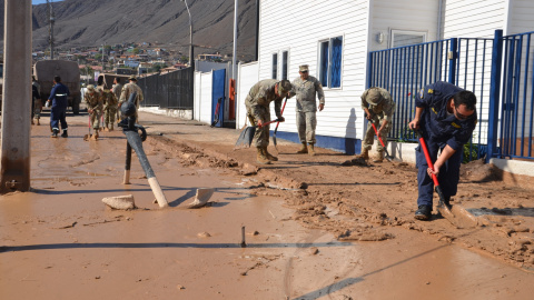 Las Fuerzas Armadas comienzan a distribuir este miércoles la ayuda humanitaria, tal como lo había anunciado la presidenta Michelle Bachelet./ EFE