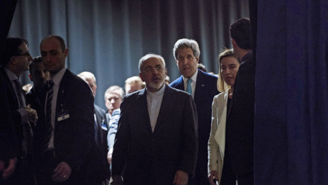 Zarif, Kerry y Mogherini, tras alcanzar el acuerdo. REUTERS/Brendan Smialowski