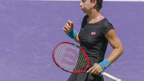 Carla Suárez, durante un momento del partido ante Serena Williams. EFE/EPA/ERIK S. LESSER