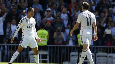 El delantero portugués del Real Madrid, Cristiano Ronaldo, celebra uno de sus goles ante el Granada. /EFE