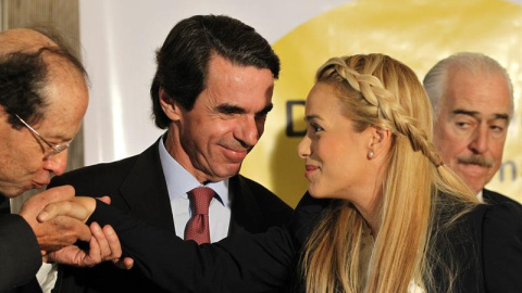 El expresidente del Gobierno, José María Aznar, en Panamá junto a Lilian Tintori, esposa del opositor venezolano preso Leopoldo López, y los exmandatarios de Ecuador Oswalfo Hurtado (izquierda) y de Colombia Andrés Pastrana. - EFE