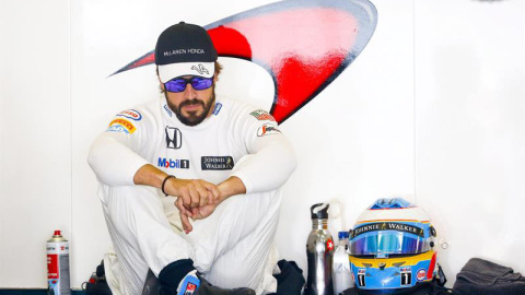 Fernando Alonso después de haber quedado eliminado en la Q1. / DIEGO AZUBEL (EFE)