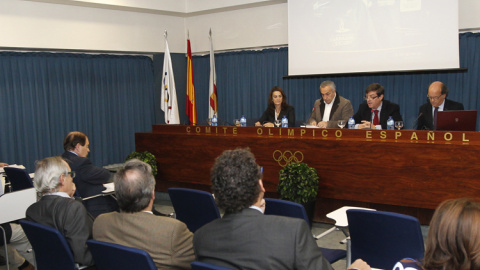 El jueves pasado se reunió el COE con las federaciones olímpicas y no olímpicas. Tan solo se observa a una mujer en la foto, la vicepresidenta Isabel Fernández./COE