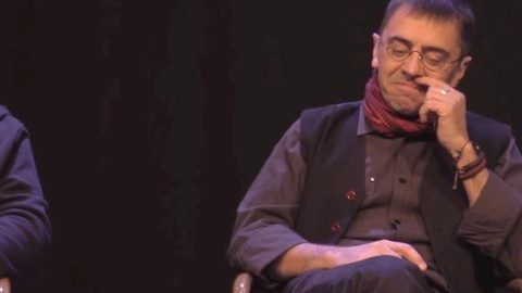 Gesto de Monedero durante la charla