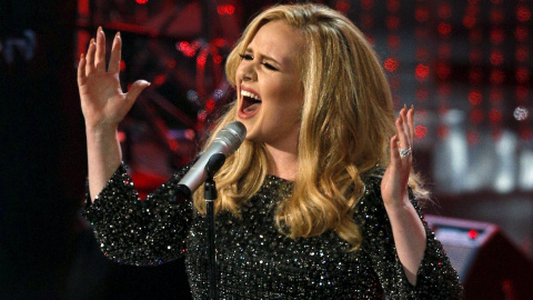 La cantante británica, Adele, canta 'Skyfall' en California en 2013./REUTERS