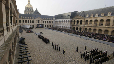 Es la primera vez que el palacio de los Inválidos rinde homenaje a víctimas civiles.- REUTERS.