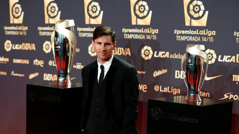 El delantero argentino del FC Barcelona Lionel Andrés Messi posa a su llegada a la gala de los premios de LaLiga. /EFE