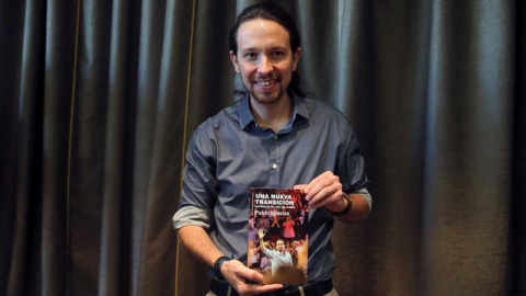 El líder de Podemos, Pablo Iglesias, durante la presentación de su libro 'Una nueva transición' en el que explica la trayectoria de su formación en el último año./ EFE