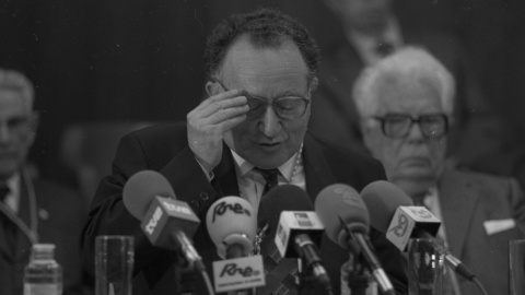 Xesús Alonso Montero durante su discurso en el  Día das Letras Galegas de 1994.