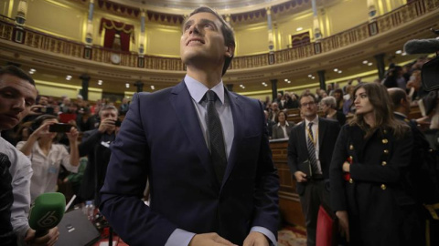 El candidato de Ciudadanos a presidente del Gobierno, Albert Rivera, a su llegada, ayer, a la jornada de puertas abiertas del Congreso de los Diputados. EFE/Fernando Alvarado