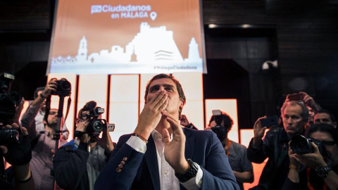 El presidente de Ciudadanos, Albert Rivera, durante el mitin electoral que ha celebrado hoy en el Palacio de Ferias y Congresos de Málaga. EFE/Jorge Zapata.