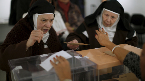 La ya tradicional imagen: monjas votando en las elecciones