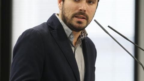 El candidato de IU-Unidad Popular a la presidencia del Gobierno, Alberto Garzón, ha analizado ante los medios los resultados de las elecciones generales en las que, con dos escaños, no ha conseguido formar grupo propio en el Congreso. EFE/J