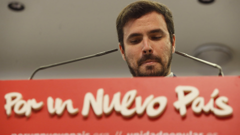 El candidato de IU-Unidad Popular a la presidencia del Gobierno, Alberto Garzón, ha analizado ante los medios los resultados de las elecciones generales del 20-D. EFE/J. J. Guillén