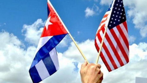 Cuba y Estados Unidos pusieron fin a más de cinco décadas de enfrentamiento y restablecieron sus relaciones diplomáticas en un histórico 2015.- EFE