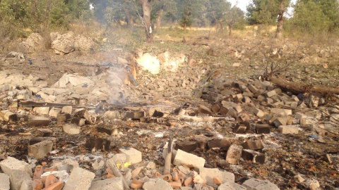 Este aspecto presentaba, unas horas después del ataque turco, los objetivos del PKK bombardeados en los aledaños de Meruke. / Ferrán Barber)