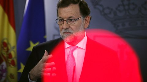 El presidente del Gobierno en funciones, Mariano Rajoy, durante la rueda de prensa posterior al último Consejo de Ministros del año.. REUTERS/Juan Medina