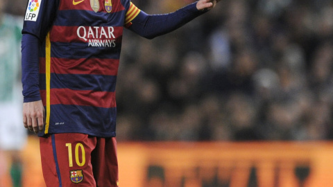 El astro argentino del FC Barcelona Lionel Messi, durante el partido de Liga ante el Betis en el Nou Camp. REUTERS/Stringer