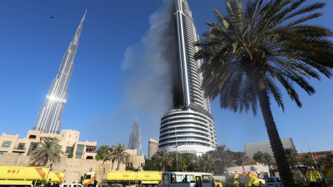 La incertidumbre era grande hasta que el general Rashid el Matrushi, director de los Servicios de Emergencia, anunció a través de Twitter que el incendio estaba controlado casi en su totalidad.- REUTERS